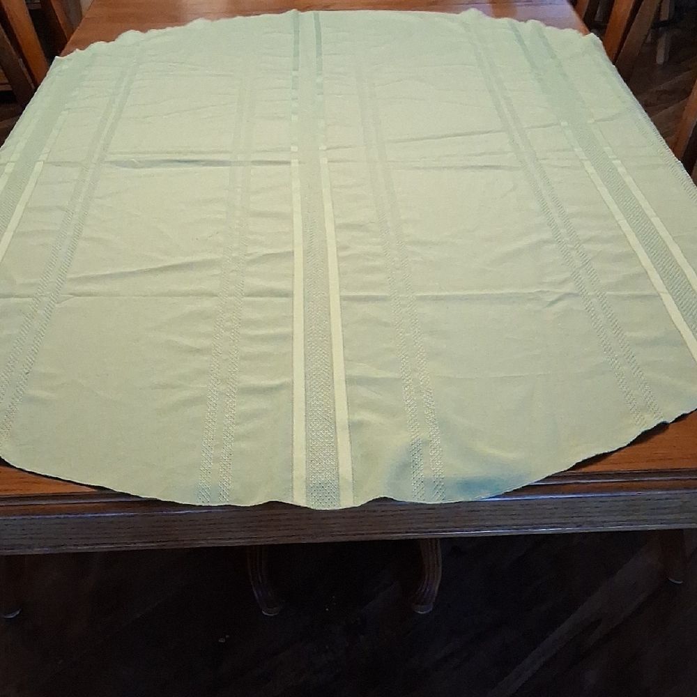 Fresh Spring Green Oval 51" X 67" Tablecloth.